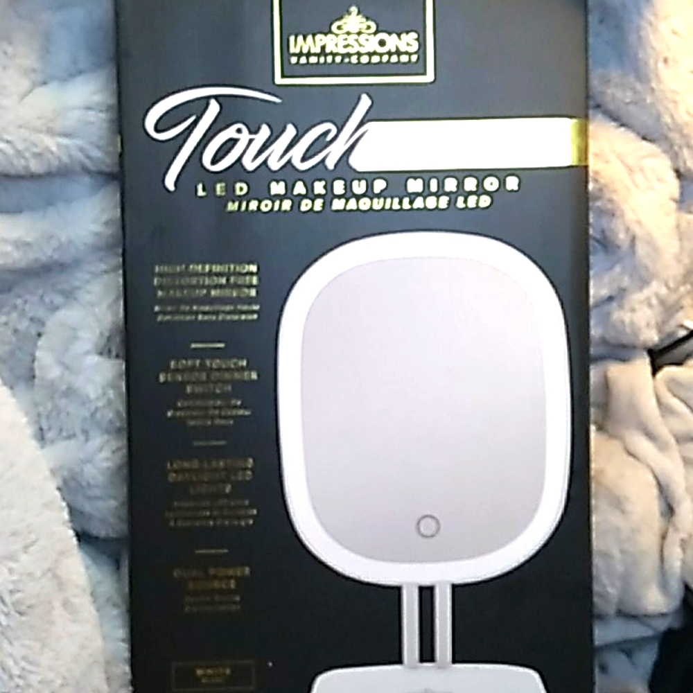IMPRESSIONS TOUCH HIGHLIGHT LED MAKEUP MIRROR